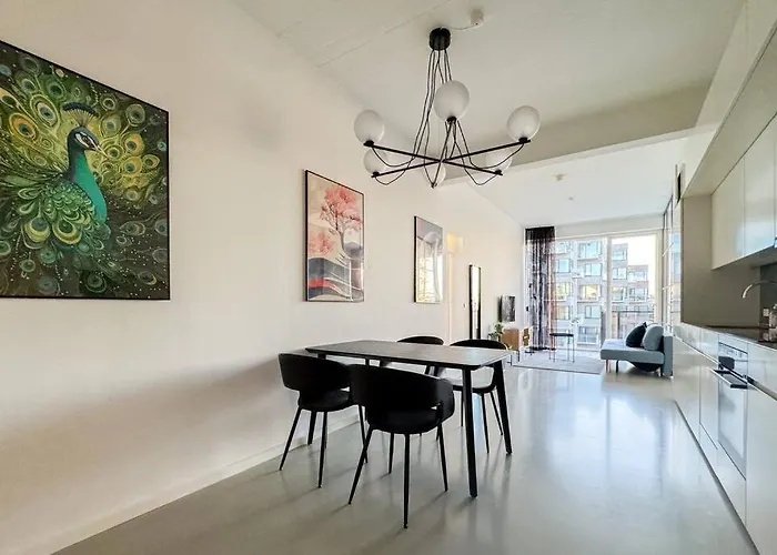 Chic Atelier With Breathtaking Waterfront Daire *