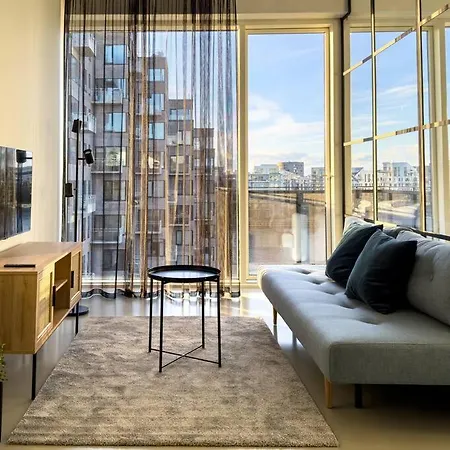 Chic Atelier With Breathtaking Waterfront