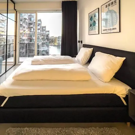 Chic Atelier With Breathtaking Waterfront