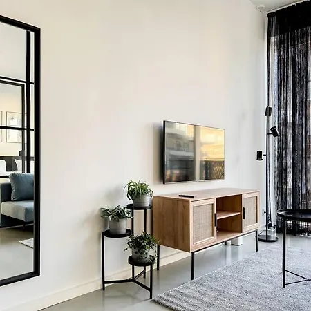 Chic Atelier With Breathtaking Waterfront *