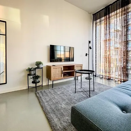 Chic Atelier With Breathtaking Waterfront