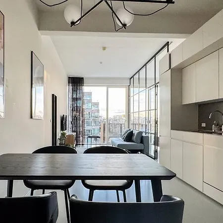 Chic Atelier With Breathtaking Waterfront Апартаменты *