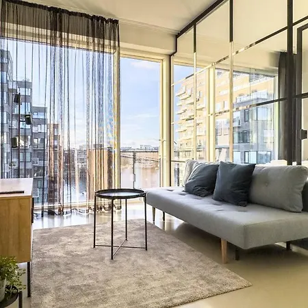 شقة Chic Atelier With Breathtaking Waterfront