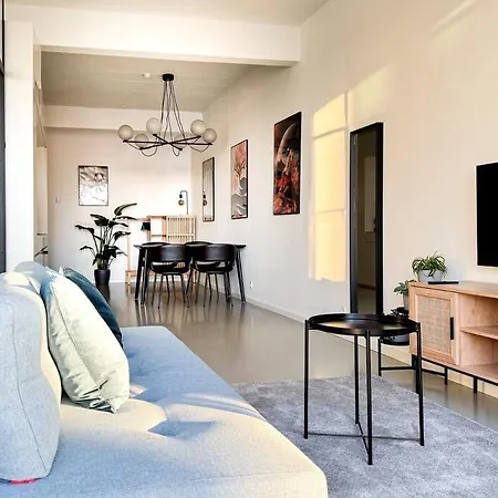 شقة Chic Atelier With Breathtaking Waterfront