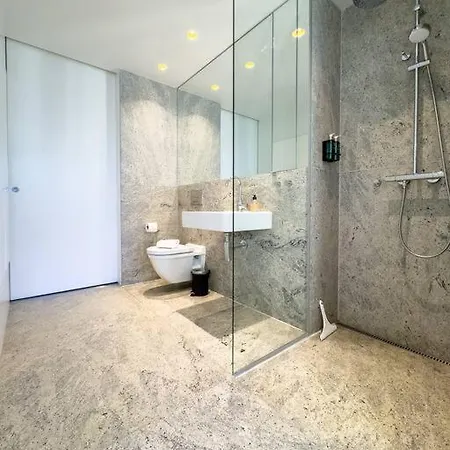 Chic Atelier With Breathtaking Waterfront