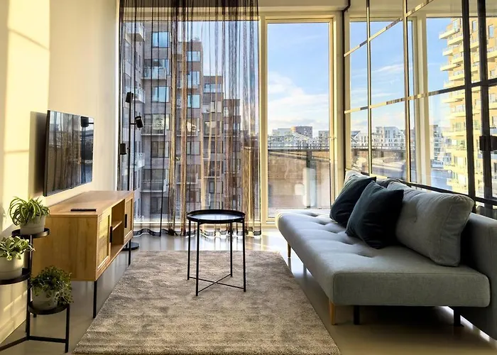 Chic Atelier With Breathtaking Waterfront