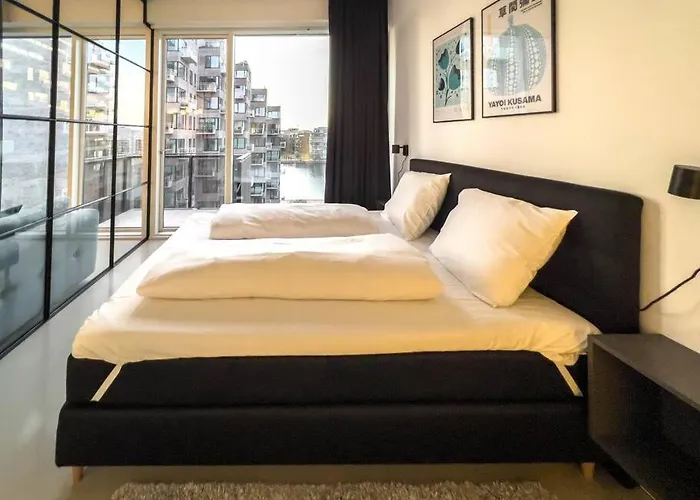 Chic Atelier With Breathtaking Waterfront