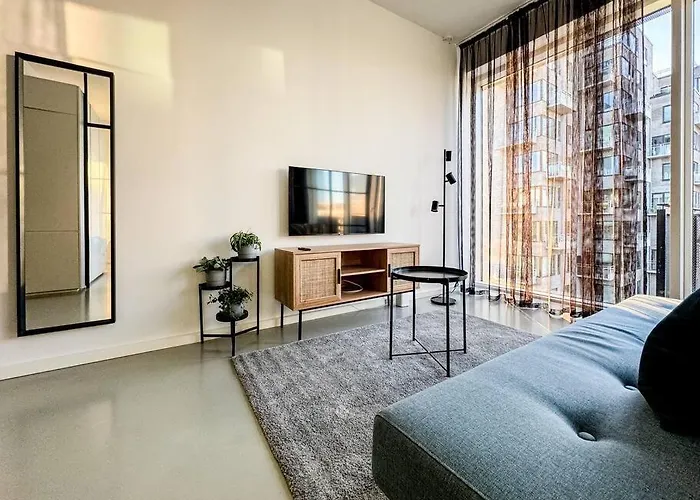 Chic Atelier With Breathtaking Waterfront